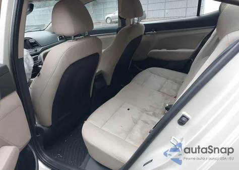 2018 Hyundai Elantra Value Edition z USA, uszkodzony, nr VIN 5NPD84LF5JH305435